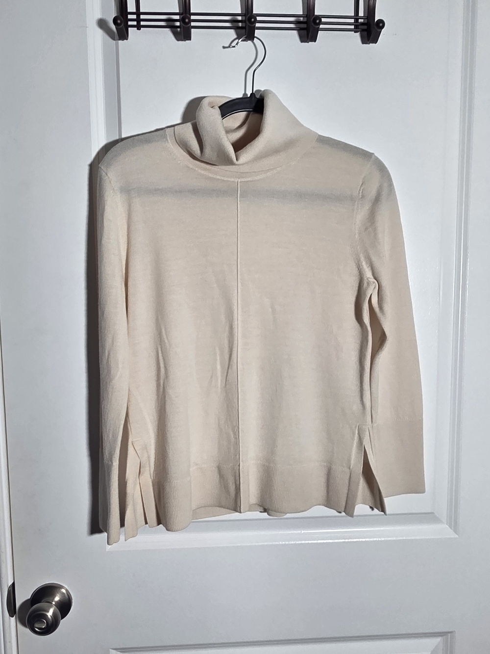 Banana Republic Women's Medium Cream Merino Wool Turtleneck Sweater